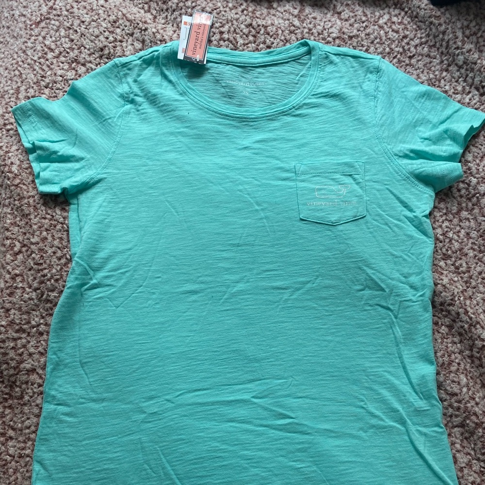 Vineyard vines tee